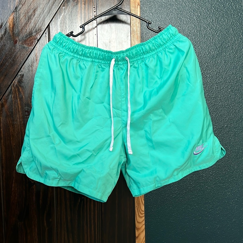 Men’s Nike shorts Size M Inseam 5”